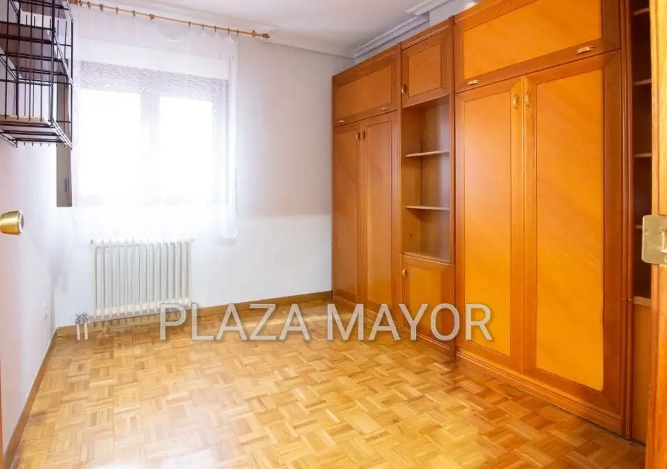 Wohnung zum Verkauf in Salamanca mit Heizung, Parkett und Abstellraum