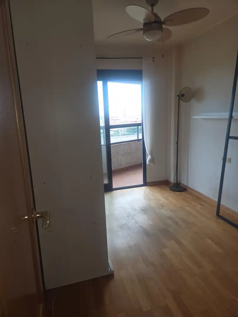 Bedroom of Flat for rent in Valencia  with Air Conditioner, Parquet flooring and Balcony