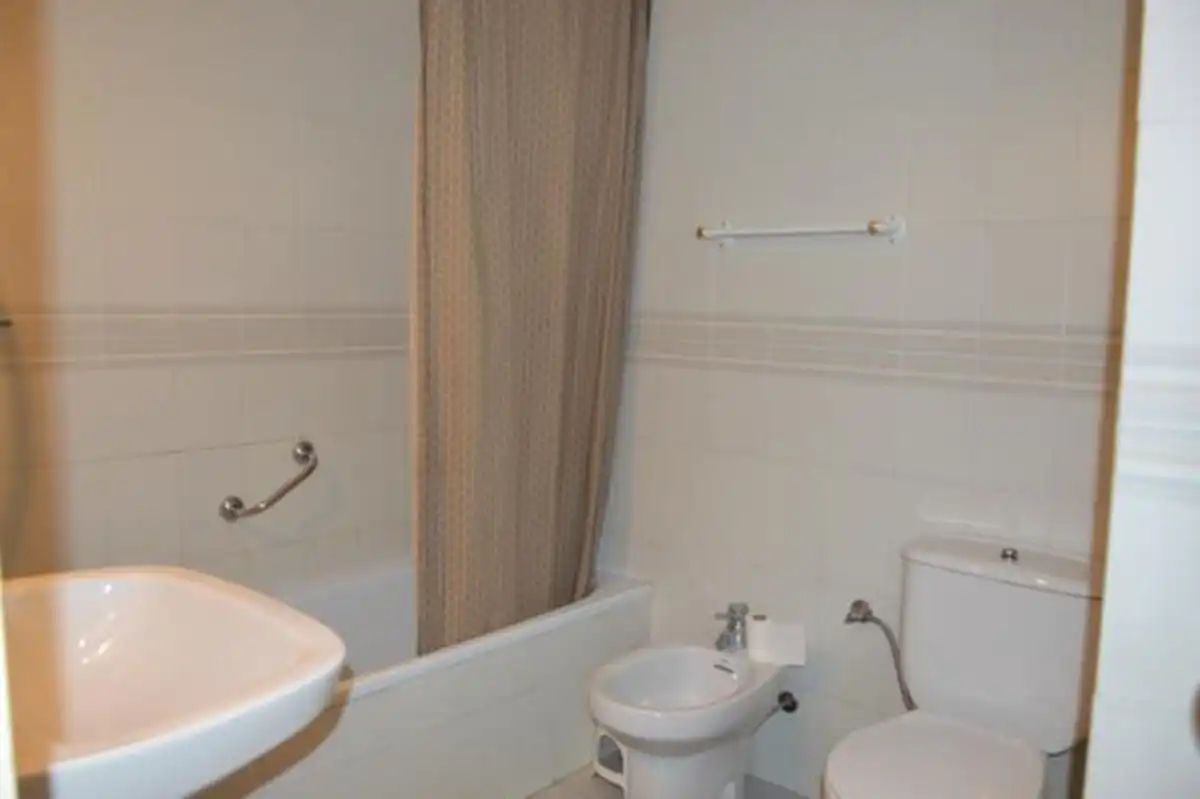 Badezimmer von Wohnungen zur Miete in Almuñécar mit Klimaanlage, Terrasse und Möbliert