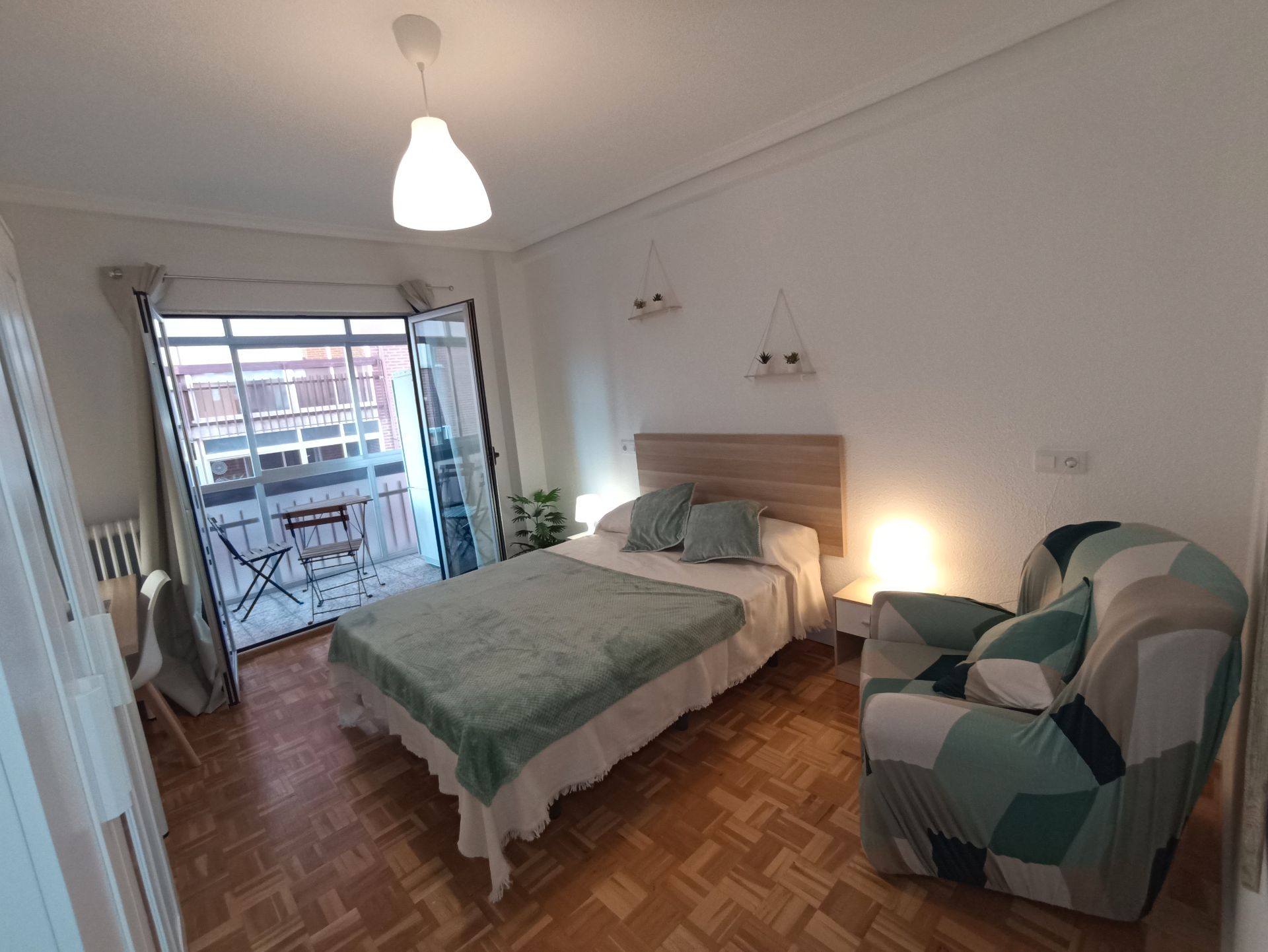 Dormitori de Pis per a compartir en Ávila Capital amb Calefacció, Parquet i Terrassa