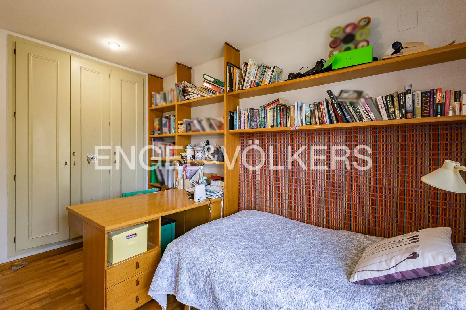 Habitación de Casa o chalet en venta en Esplugues de Llobregat con Aire acondicionado, Calefacción y Jardín privado