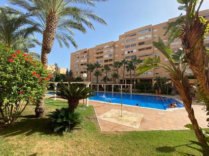 Piscina de Pis en venda en Alicante / Alacant amb Aire condicionat, Terrassa i Balcó