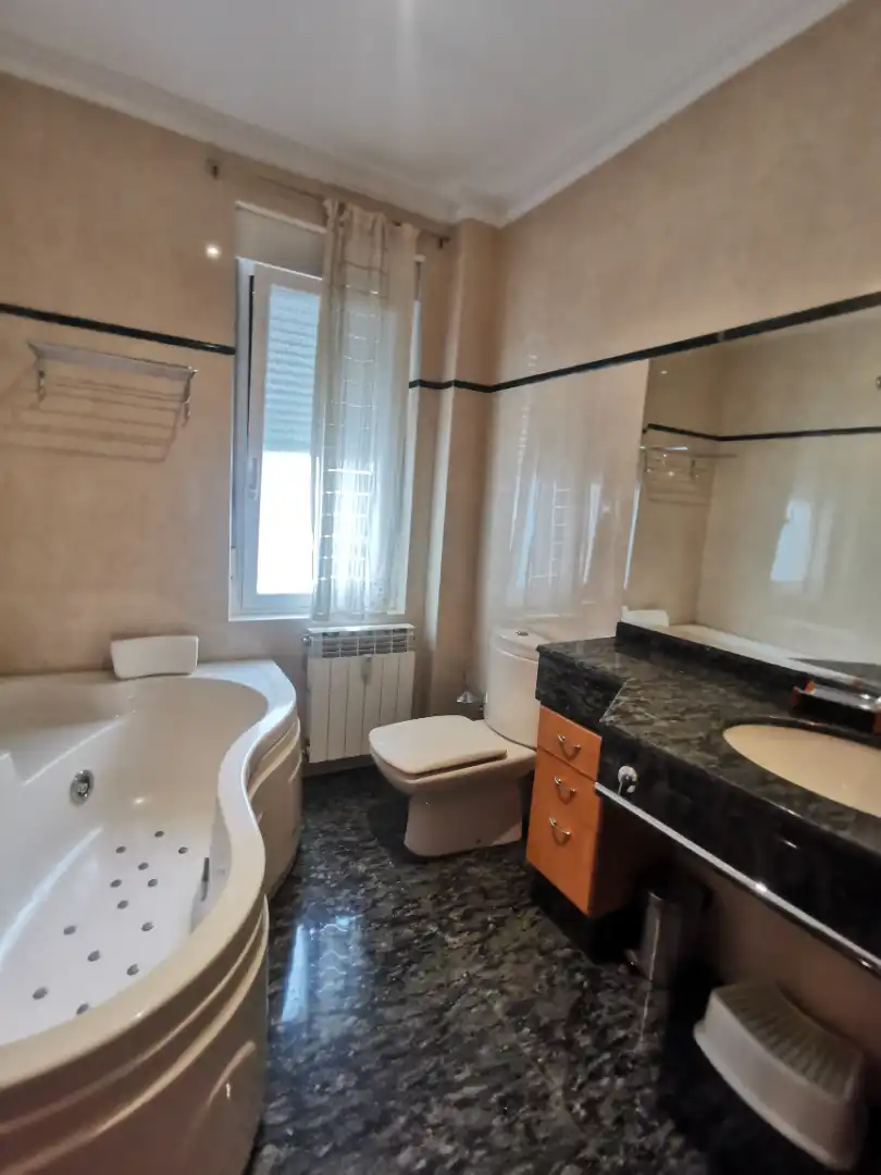 Bathroom of Flat for rent in Salamanca  with Heating, Parquet flooring and Furnished