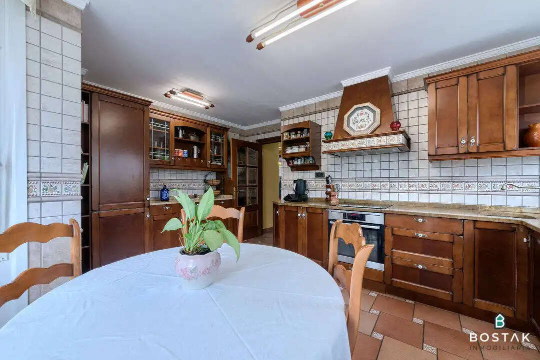 Cuina de Casa o xalet en venda en Barrika amb Calefacció, Jardí privat i Terrassa