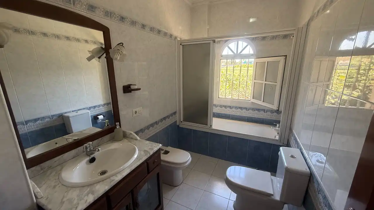 Baño de Casa o chalet en venta en Málaga con Aire acondicionado, Calefacción y Jardín privado