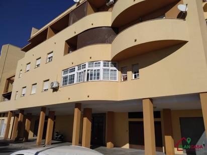 Vista exterior de Pis en venda en Motril amb Terrassa i Balcó