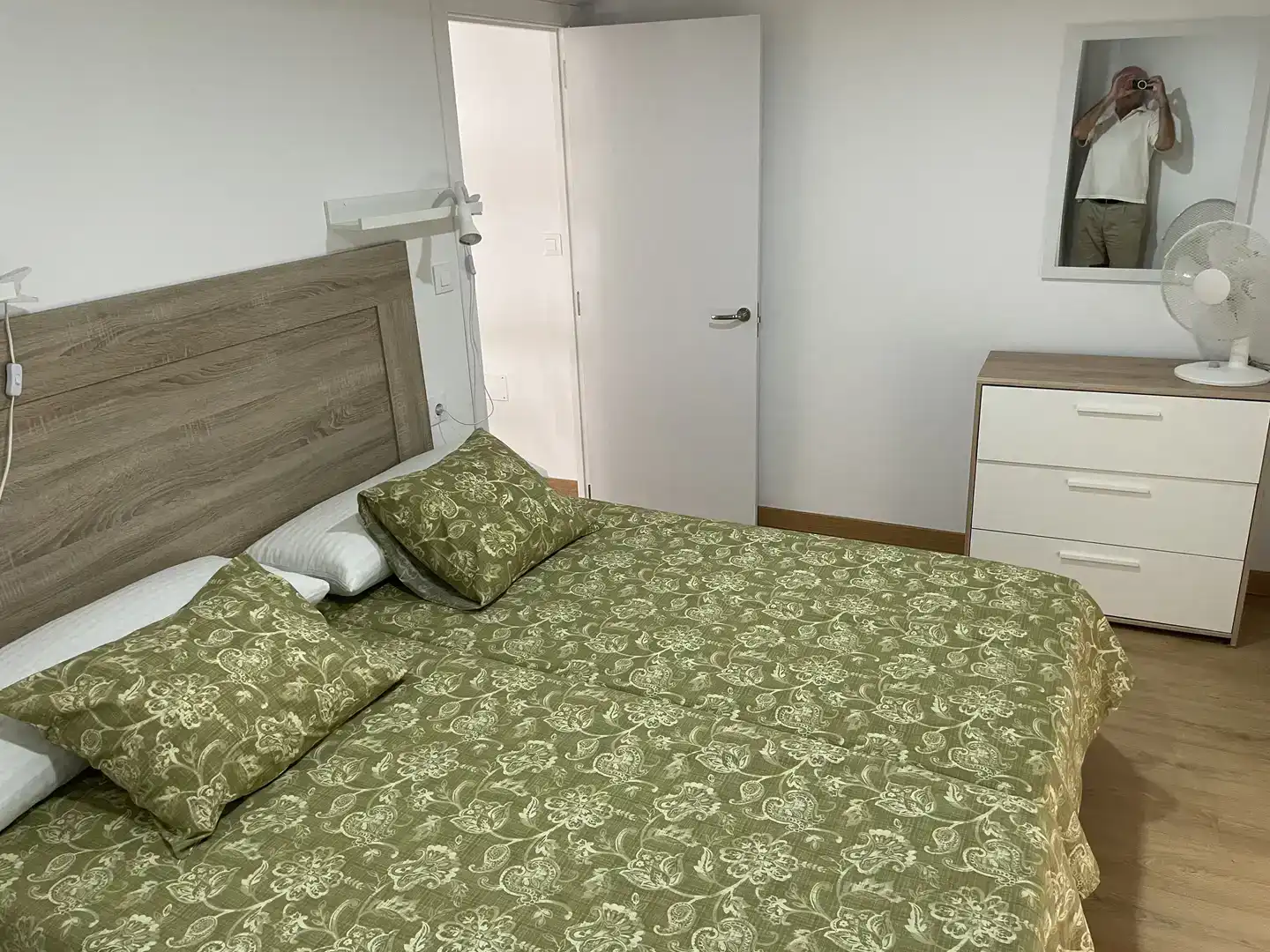 Habitación de Piso de alquiler en Constantina con Aire acondicionado, Parquet y Amueblado
