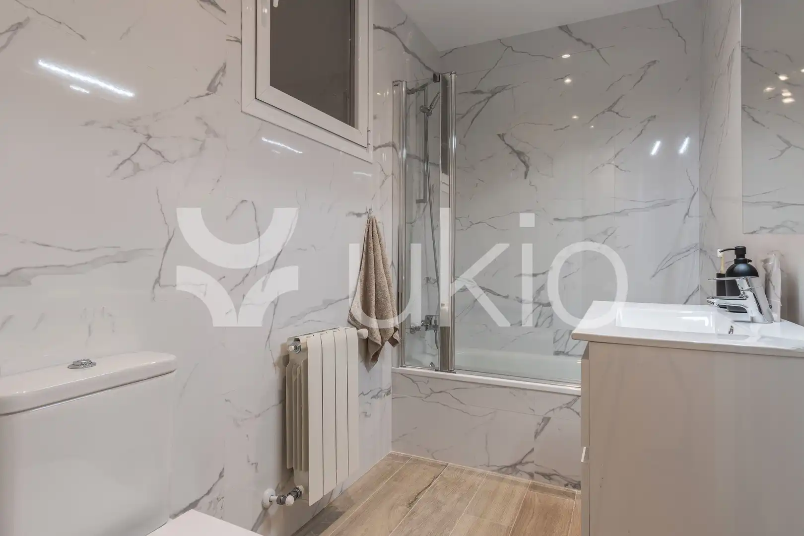 Baño de Apartamento de alquiler en Madrid con Calefacción, Terraza y Amueblado