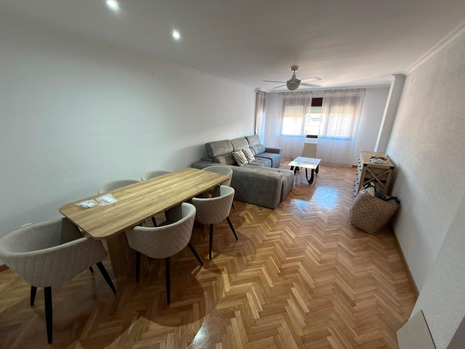 Sala de estar de Piso de alquiler en Cuenca Capital con Calefacción, Parquet y Terraza