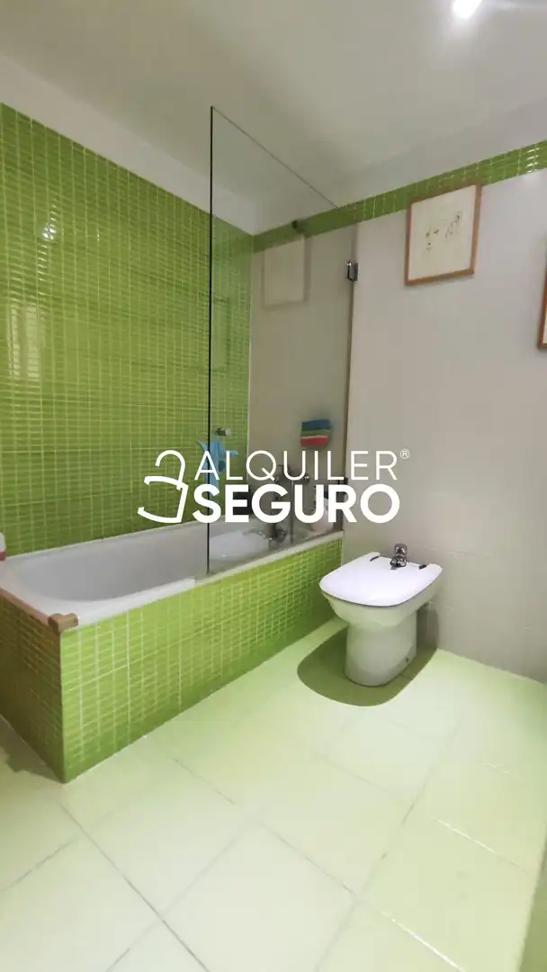 Bathroom of Flat for rent in Valencia  with Air Conditioner, Heating and Terrace