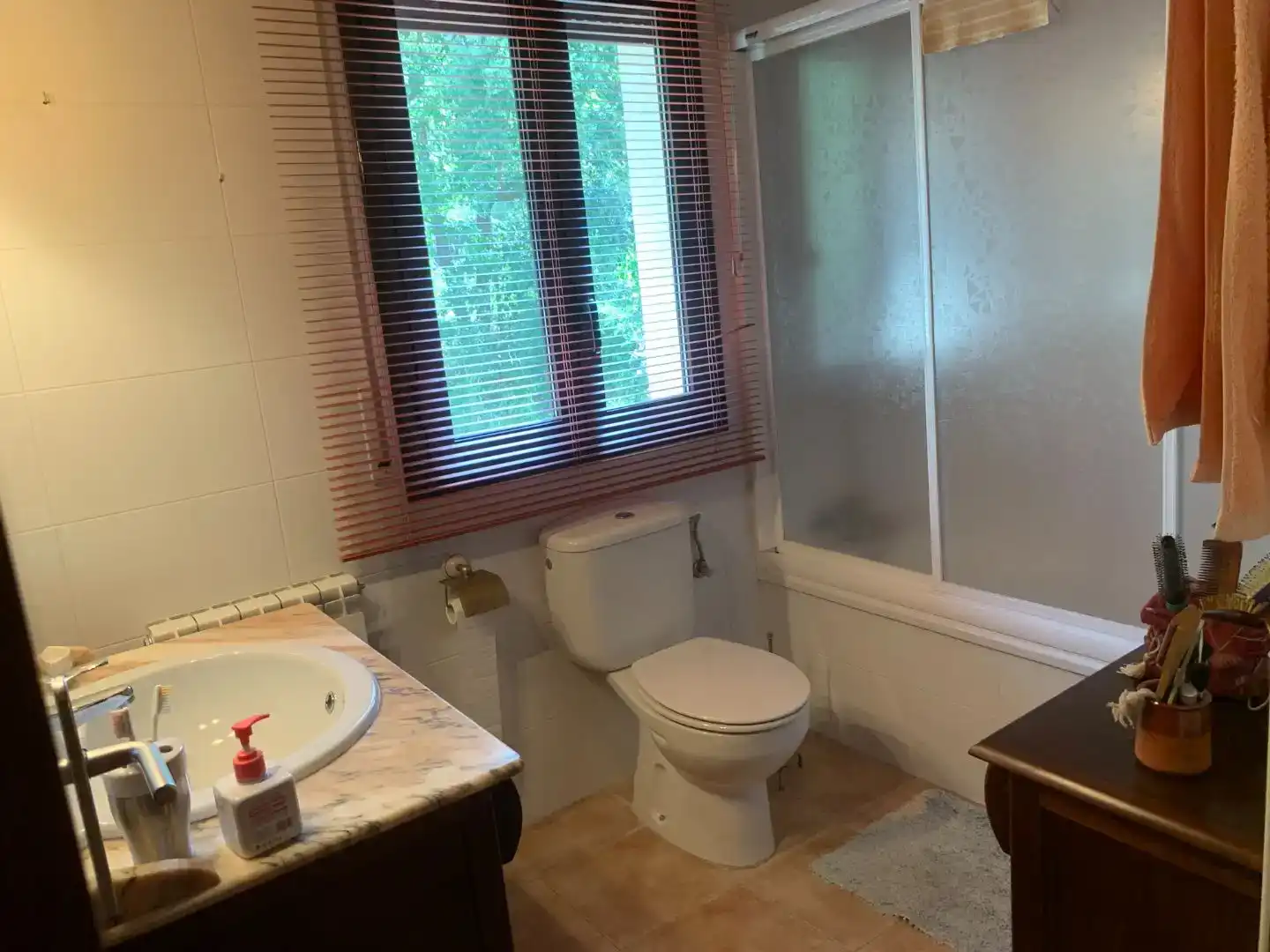 Bathroom of Flat for sale in Alpens  with Air Conditioner and Balcony