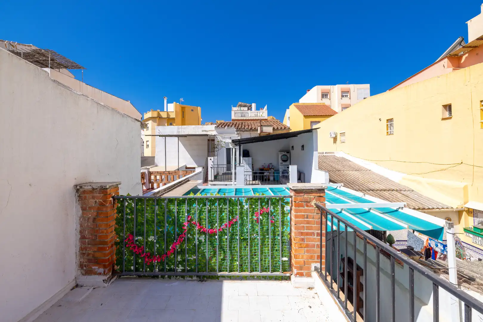 Piscina de Casa adosada en venda en Málaga amb Aire condicionat, Forn i Rentadora