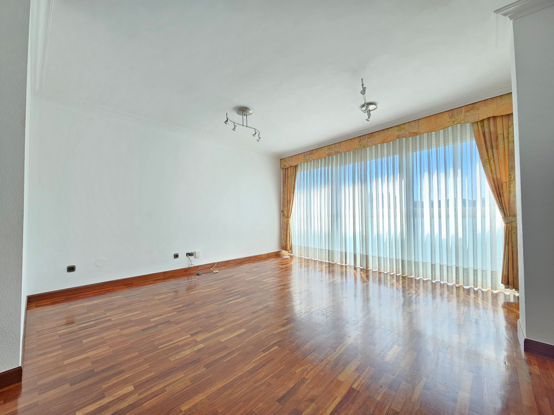 Living room of Flat for sale in Vitoria - Gasteiz  with Heating, Parquet flooring and Storage room