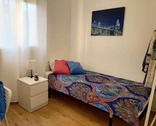 Bedroom of Flat to share in  Valencia Capital  with Heating and Washing machine