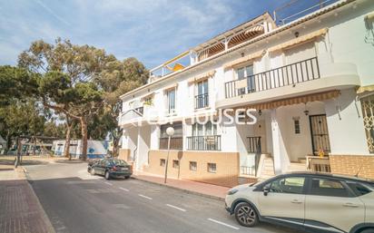 Vista exterior de Casa adosada en venda en Guardamar del Segura amb Aire condicionat, Terrassa i Balcó