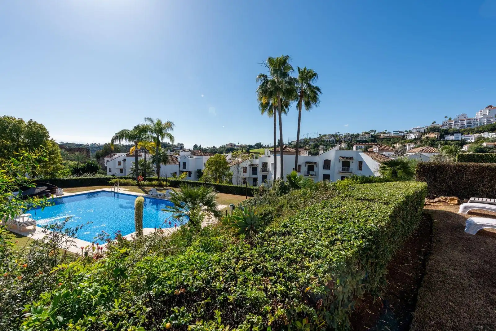 Vista exterior de Planta baja en venta en Benahavís con Aire acondicionado, Terraza y Piscina