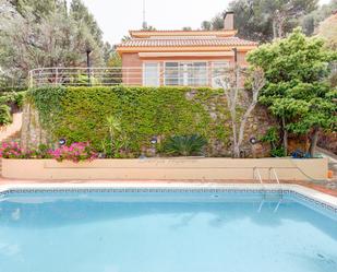 Swimming pool of House or chalet for sale in Castelldefels  with Air Conditioner, Terrace and Swimming Pool