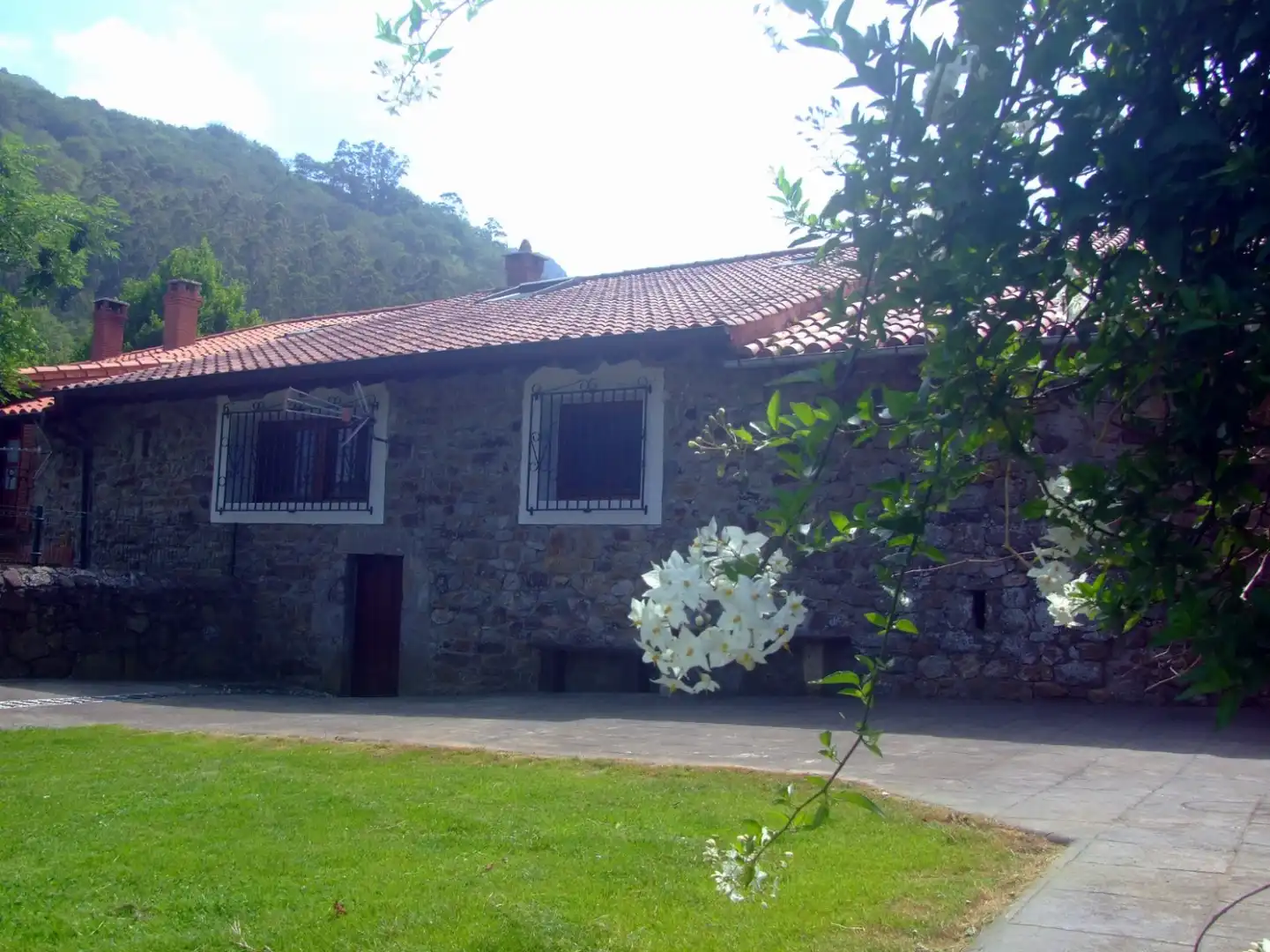 Vista exterior de Ático en venta en Liérganes con Calefacción, Jardín privado y Terraza