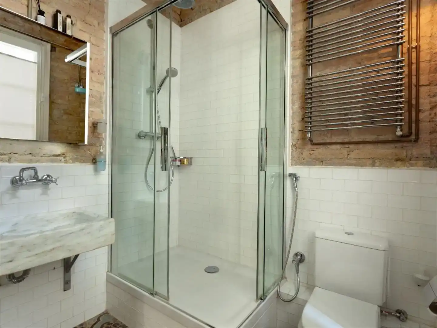 Badezimmer von Wohnung zur Miete in  Barcelona Capital mit Klimaanlage und Balkon