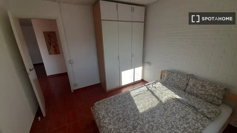 Room in Castellví de Rosanes