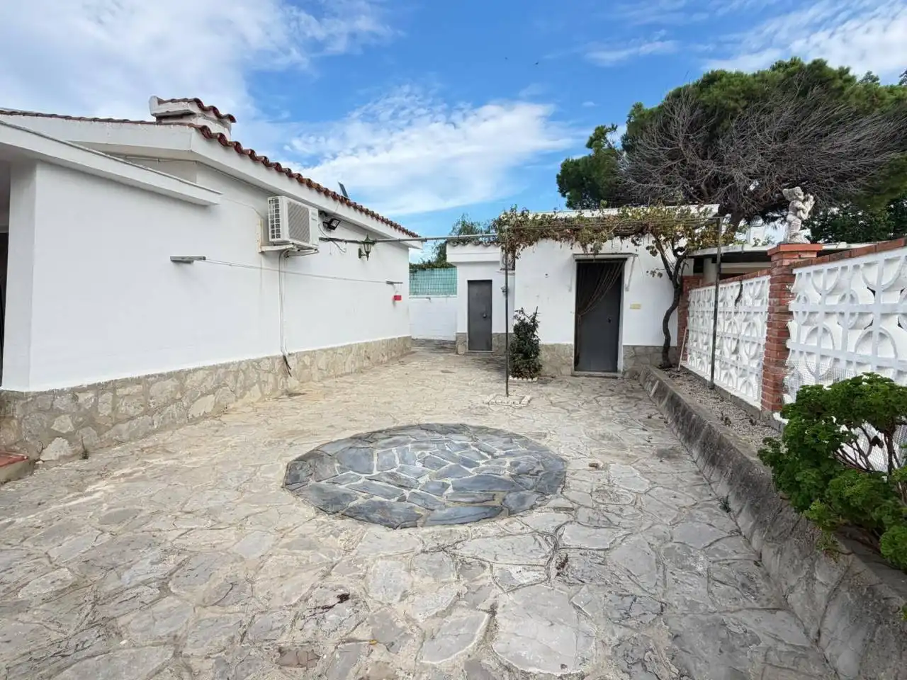Vista exterior de Casa o xalet de lloguer en Los Gallos