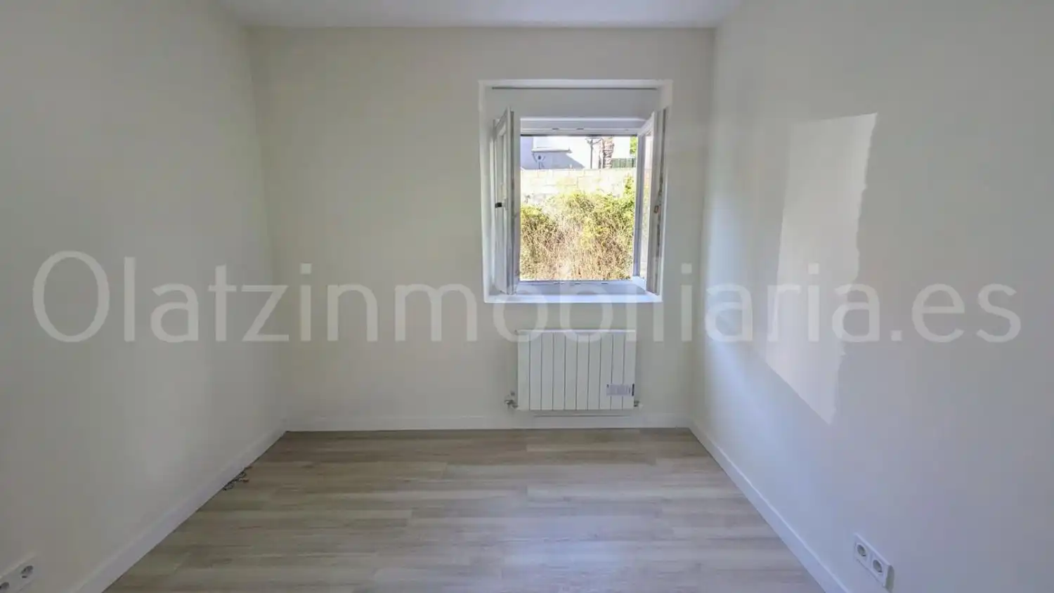 Bedroom of Flat for sale in Laudio / Llodio  with Heating and Terrace
