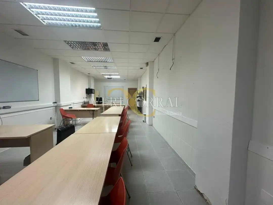 Local en venda en Oviedo  amb Aire condicionat