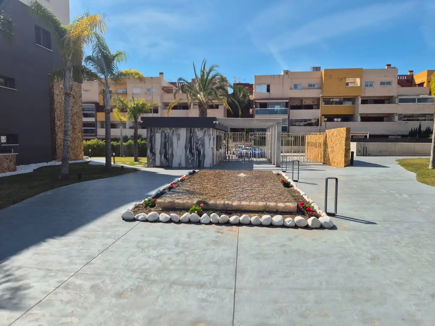 Vista exterior de Àtic en venda en Orihuela amb Aire condicionat, Terrassa i Moblat