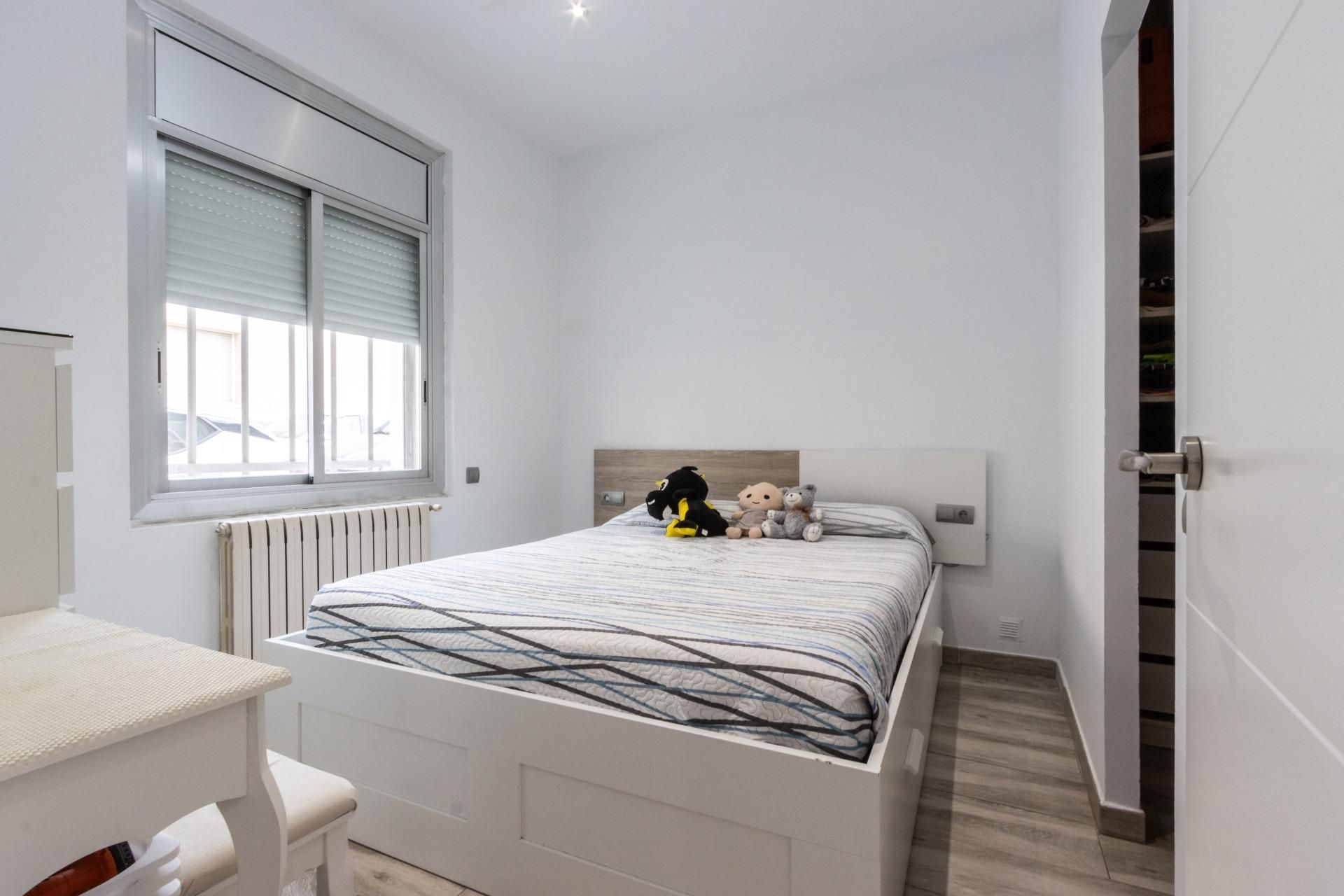 Dormitori de Casa o xalet en venda en Terrassa amb Calefacció, Parquet i Terrassa