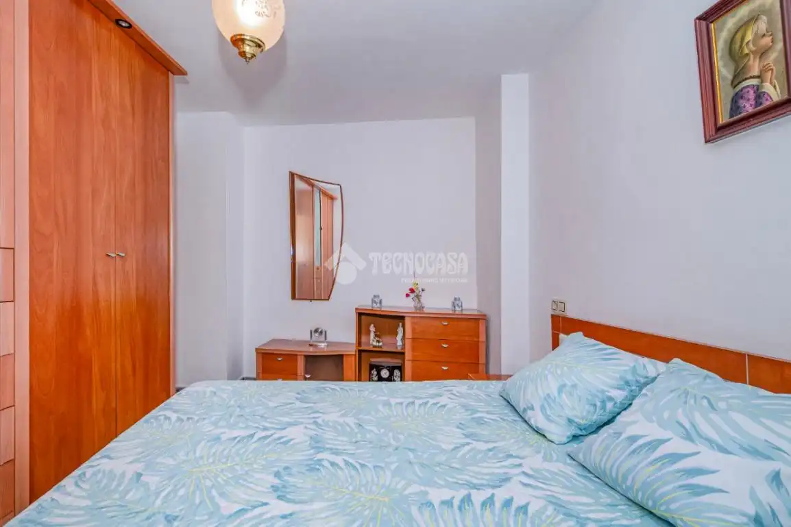 Dormitori de Casa adosada en venda en Loja amb Terrassa