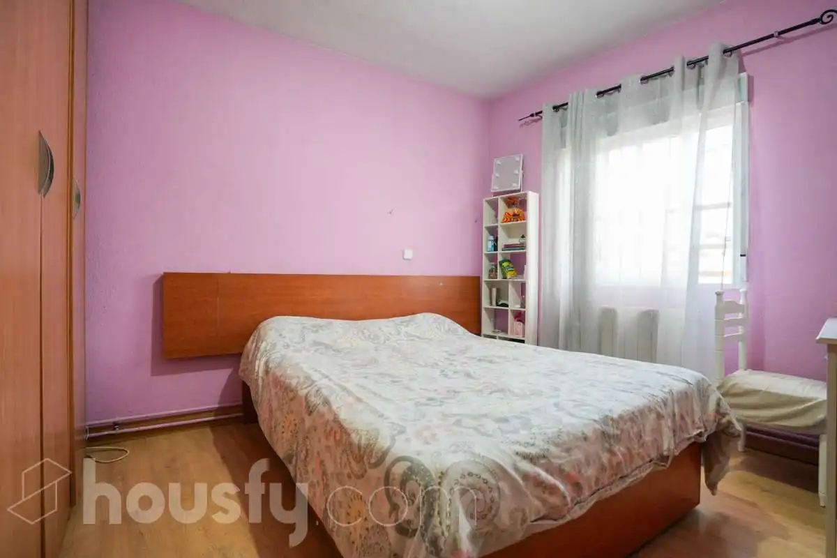 Habitación de Piso en venta en Madrid con Calefacción, Terraza y Balcón