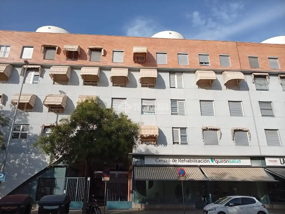 Vista exterior de Pis en venda en Sevilla amb Aire condicionat i Traster