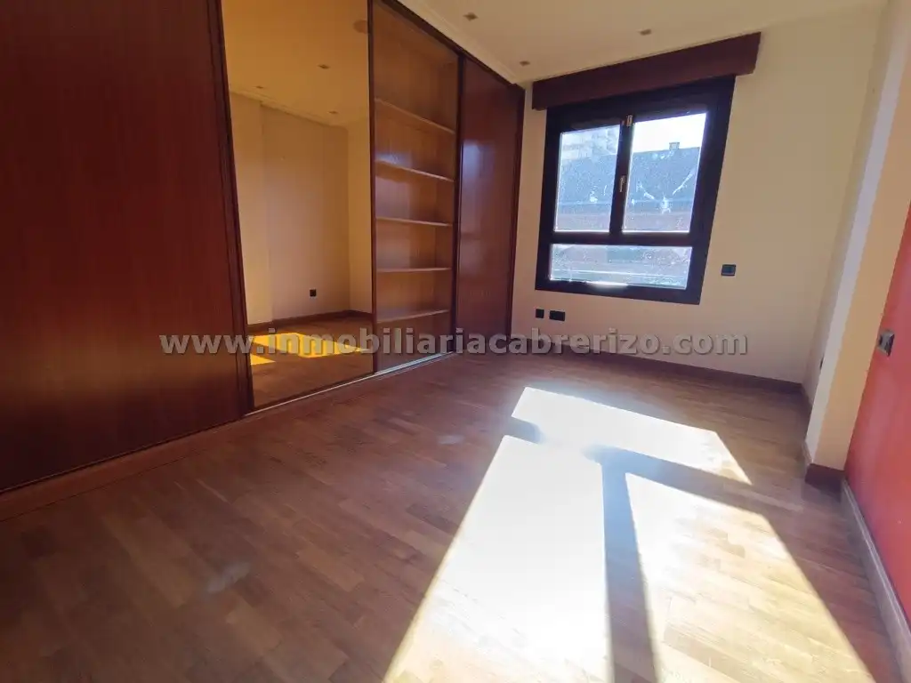 Flat for sale in Calle Rodrigo de Arriaga Mendo, Residencia