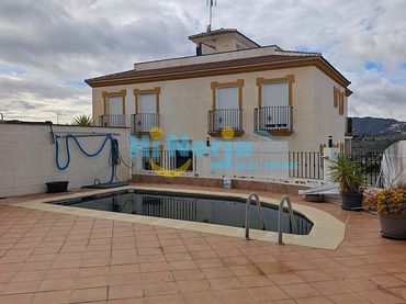 Semi-detached house for sale in Alcaucín