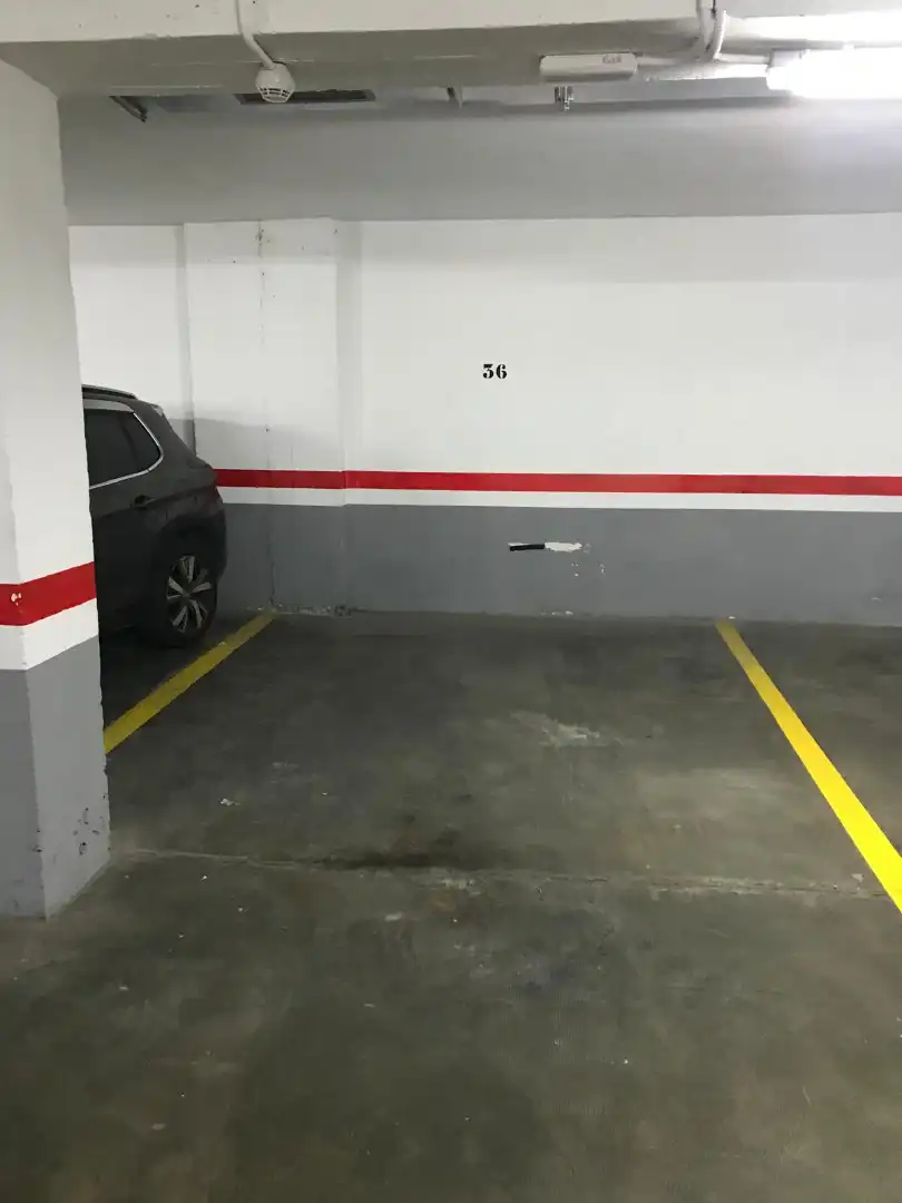 Einzelparkplatz mit Aufzug zur Miete in Carrer de Déu i Mata 154