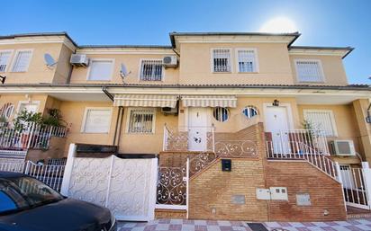 Vista exterior de Casa adosada en venda en Maracena amb Aire condicionat i Terrassa