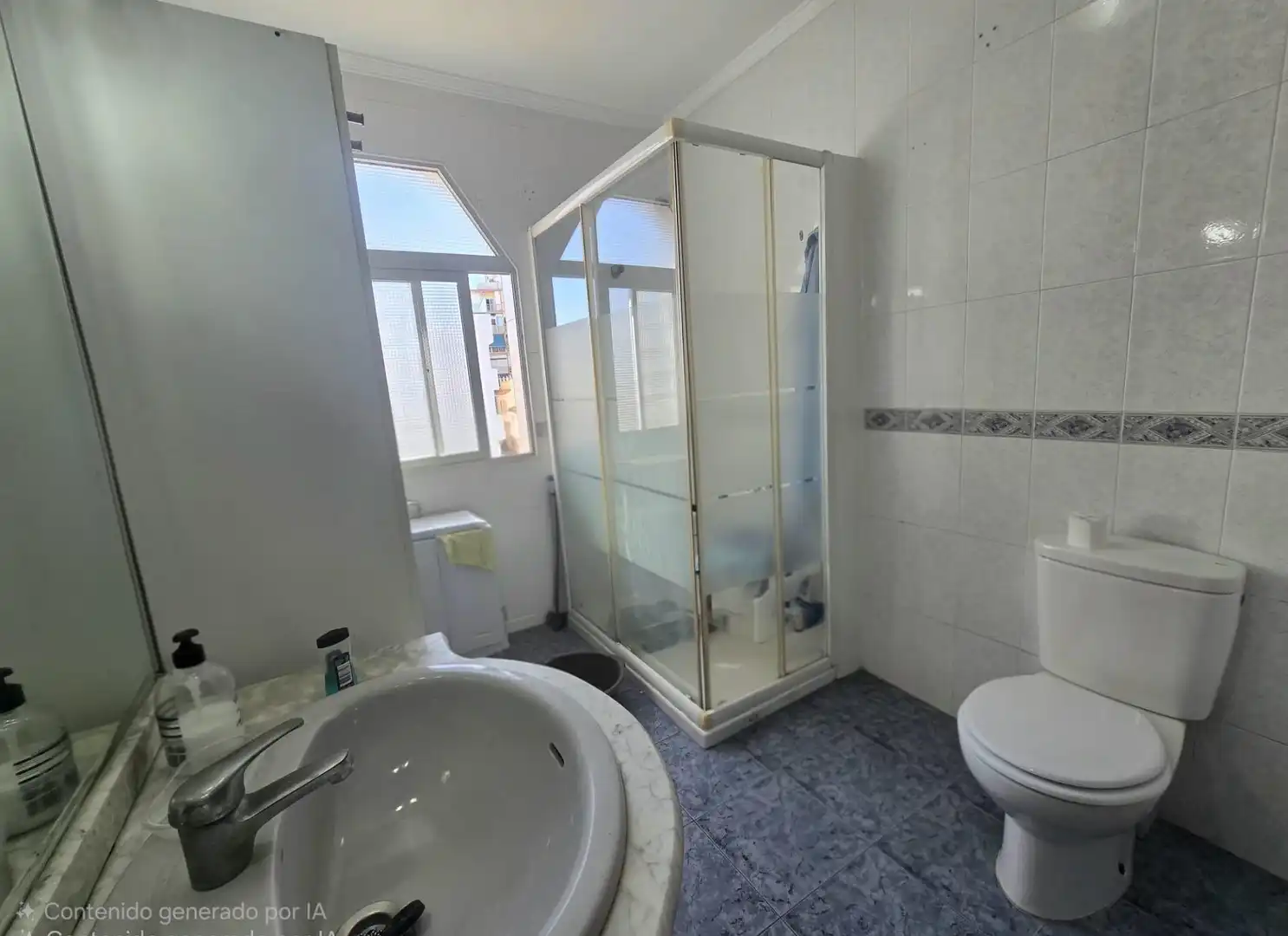 Bathroom of Flat for sale in Málaga  with Terrace, Storage room and Furnished