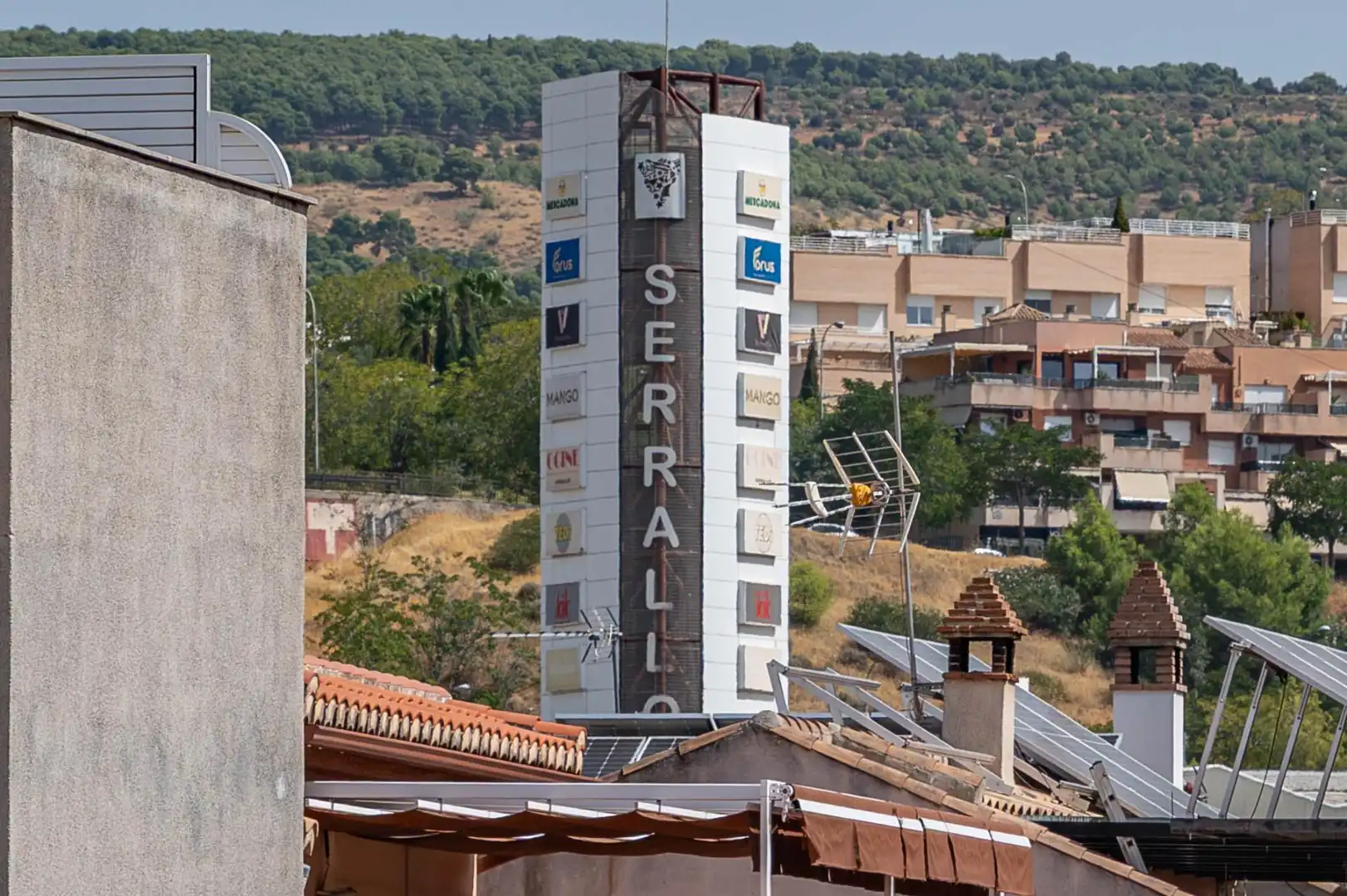 Außenansicht von Einfamilien-Reihenhaus zum Verkauf in Granada mit Klimaanlage