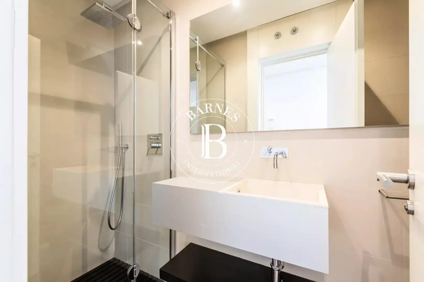 Badezimmer von Wohnung zur Miete in Madrid mit Klimaanlage, Heizung und Privatgarten