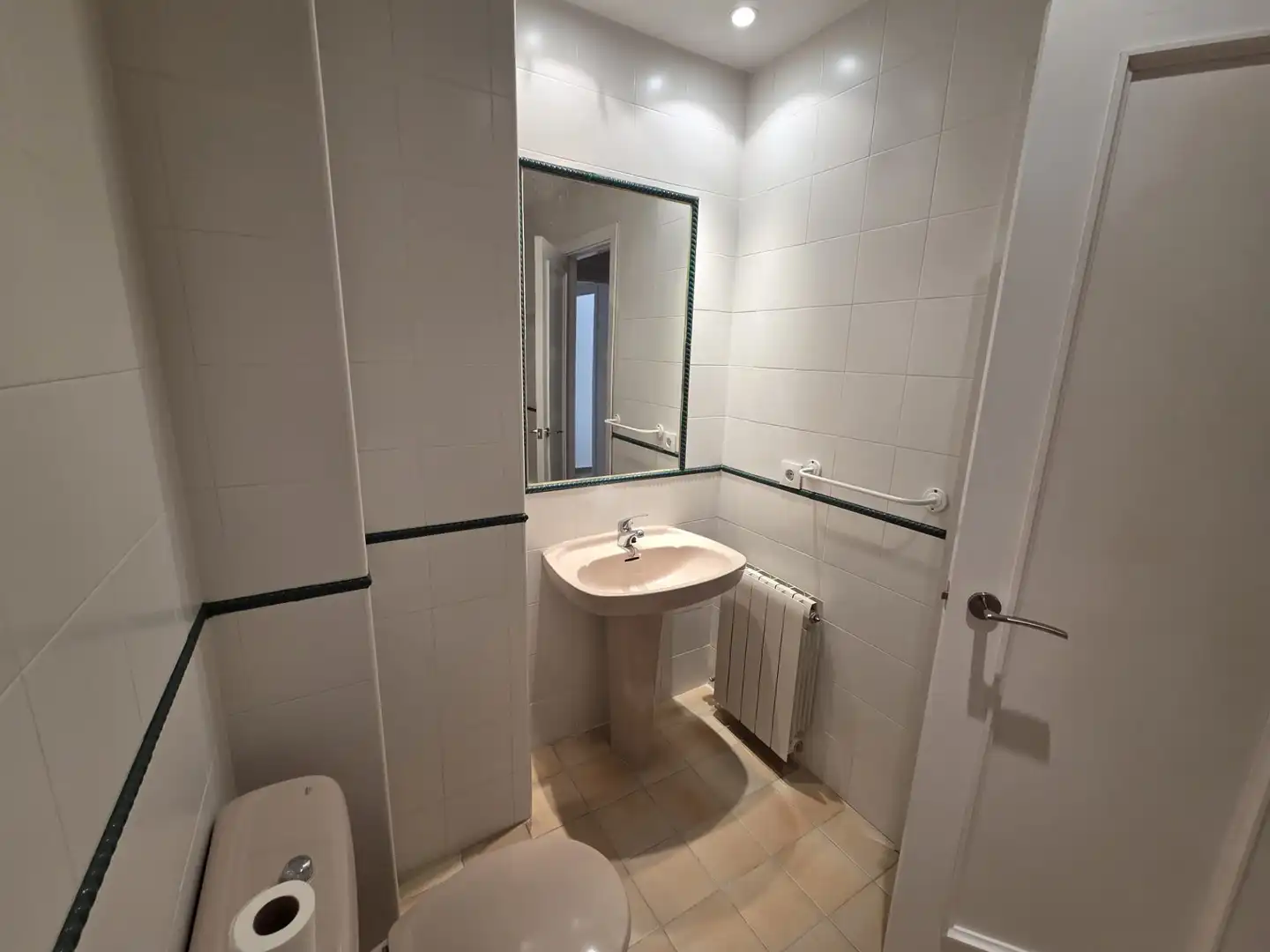 Bathroom of Flat for rent in Badajoz  with Air Conditioner, Heating and Terrace