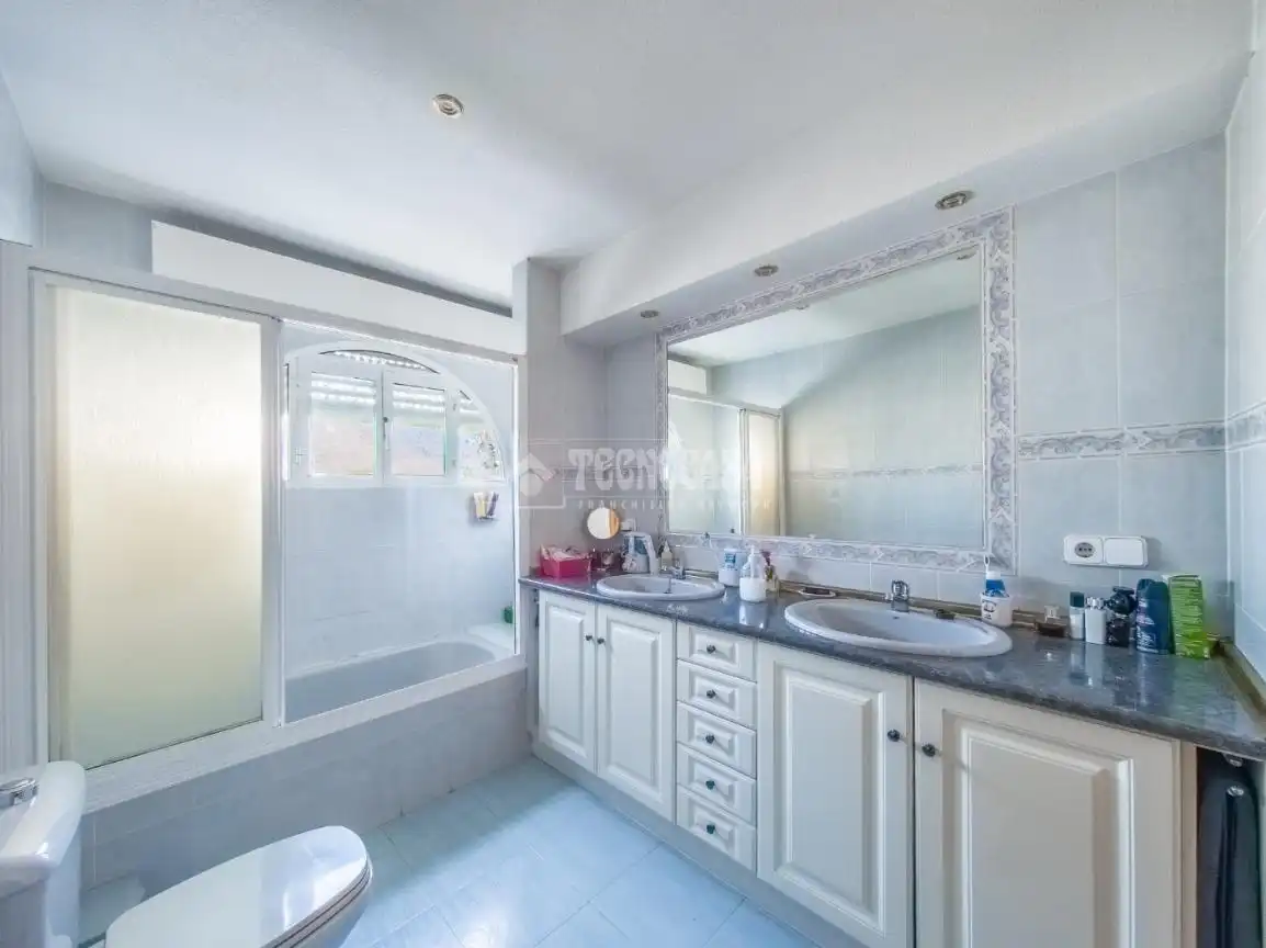 Baño de Casa o chalet en venta en Nuevo Baztán con Aire acondicionado