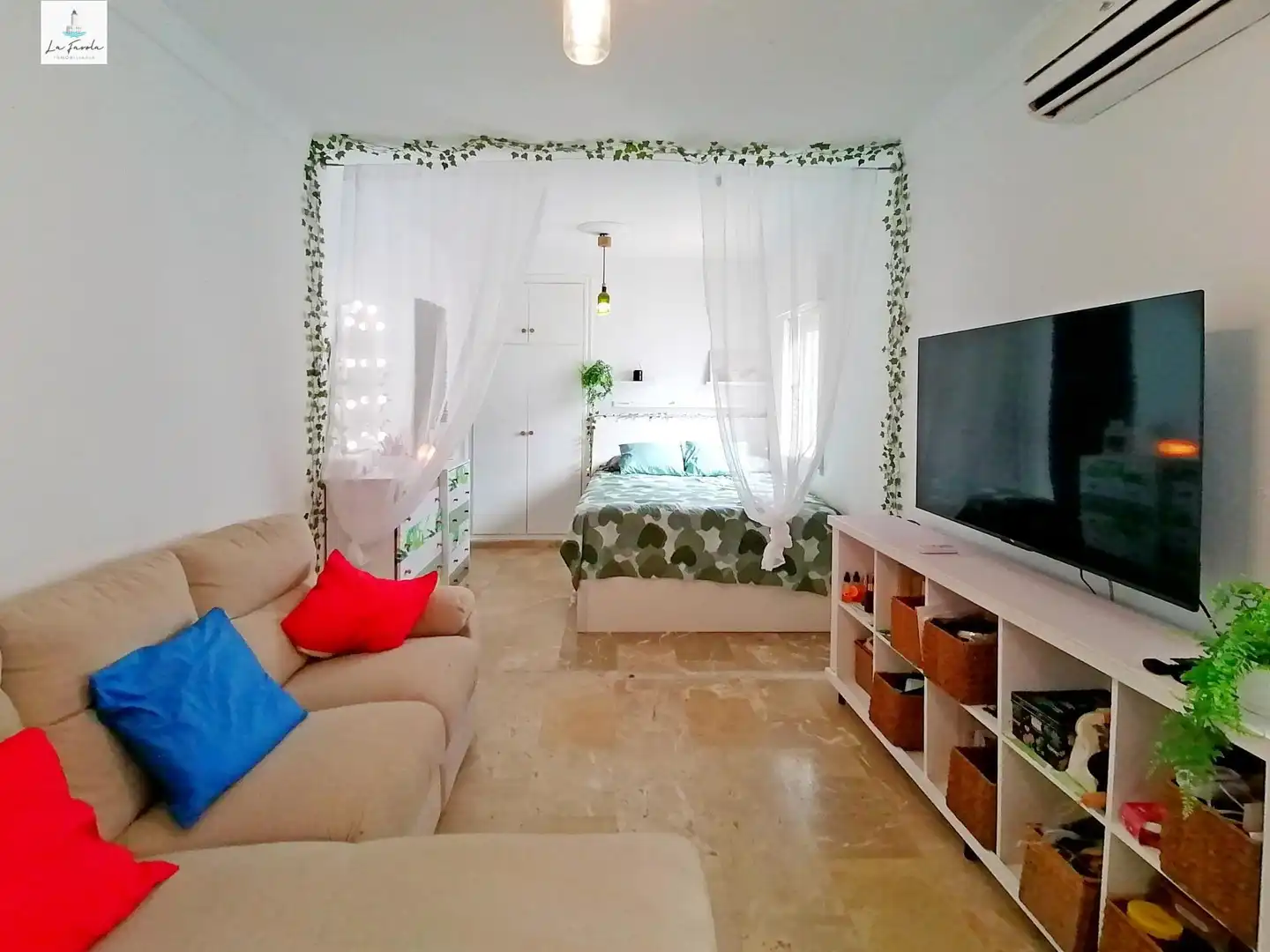 Sala d'estar de Casa adosada en venda en Cártama amb Aire condicionat i Traster