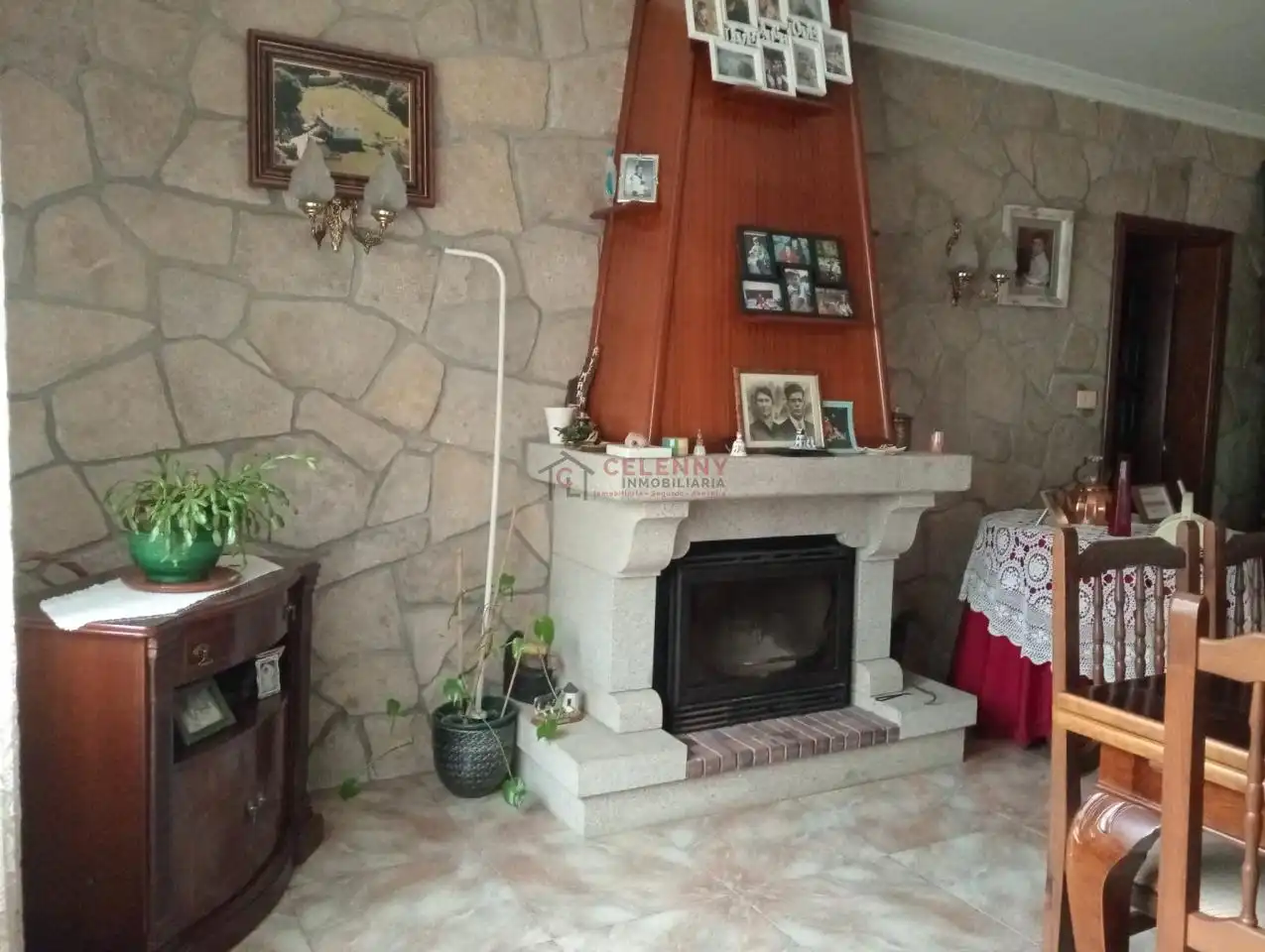 Sala d'estar de Casa o xalet en venda en Lalín amb Calefacció, Jardí privat i Traster