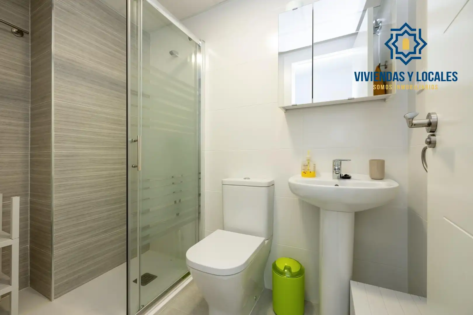 Baño de Piso en venta en Almuñécar con Aire acondicionado, Jardín privado y Terraza