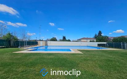 Swimming pool of Single-family semi-detached for sale in Santa Marta de Tormes  with Air Conditioner, Terrace and Swimming Pool