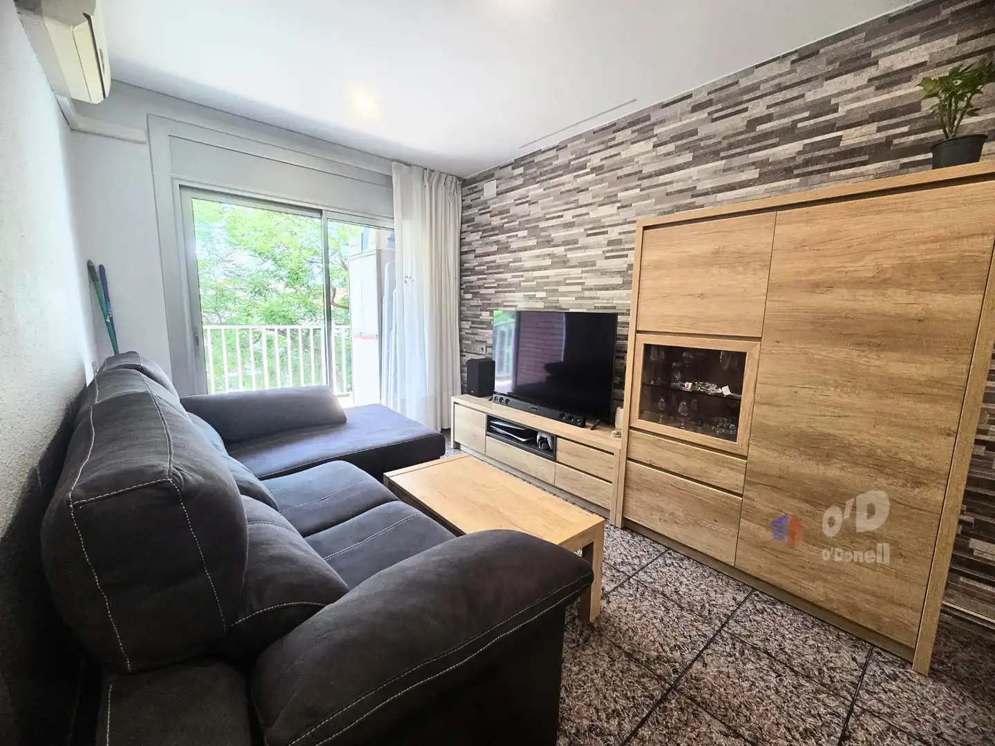 Living room of Flat for sale in Sant Boi de Llobregat  with Air Conditioner, Heating and Balcony