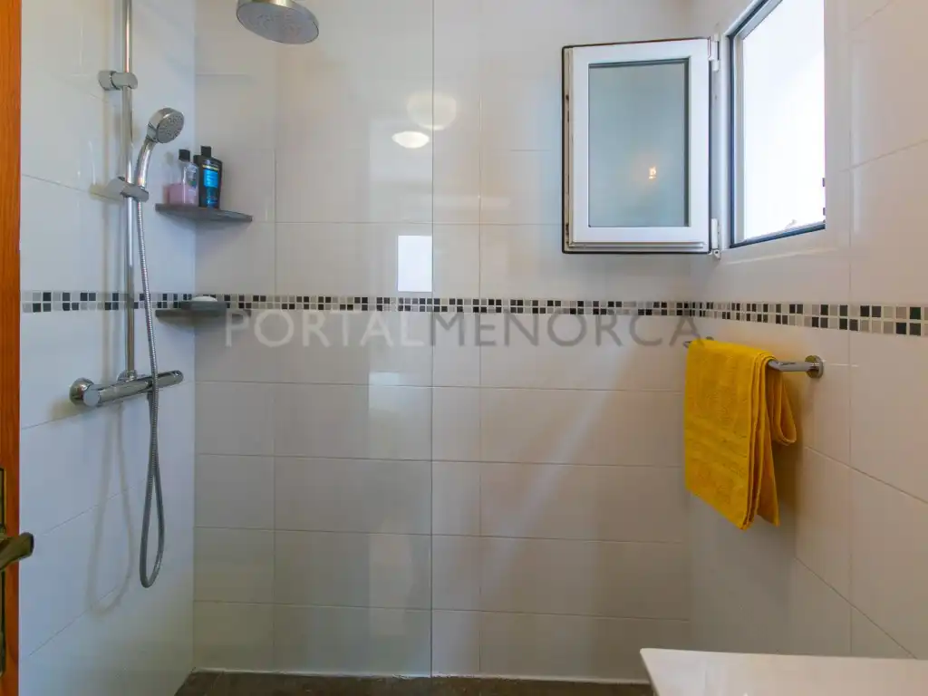 Bany de Apartament en venda en Es Mercadal amb Aire condicionat, Terrassa i Piscina