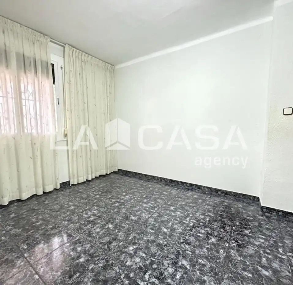 Piso en venta en Badalona con Balcón