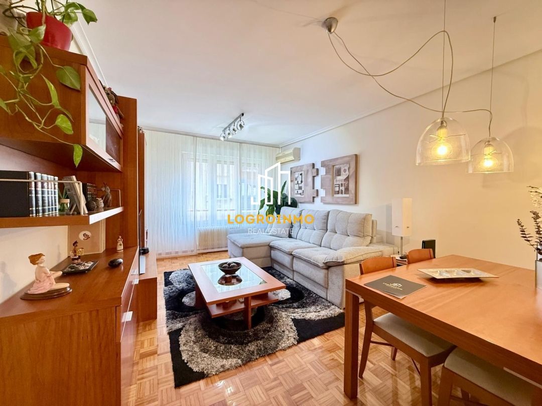 Living room of Flat for sale in  Logroño  with Air Conditioner, Heating and Terrace