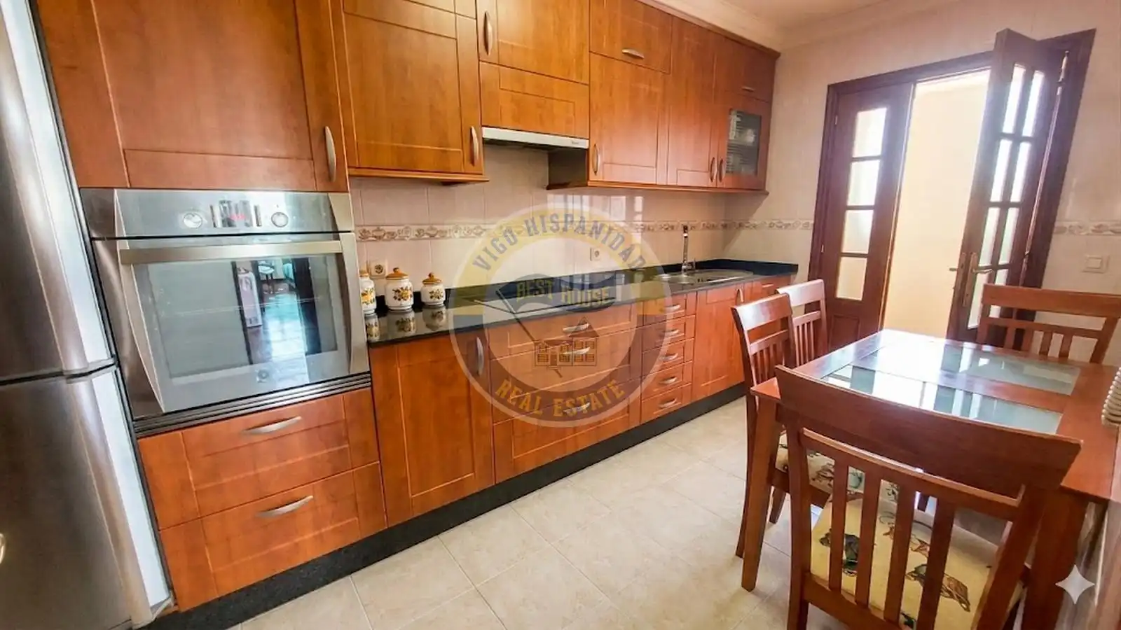Cocina de Piso en venta en Vigo  con Calefacción, Parquet y Trastero
